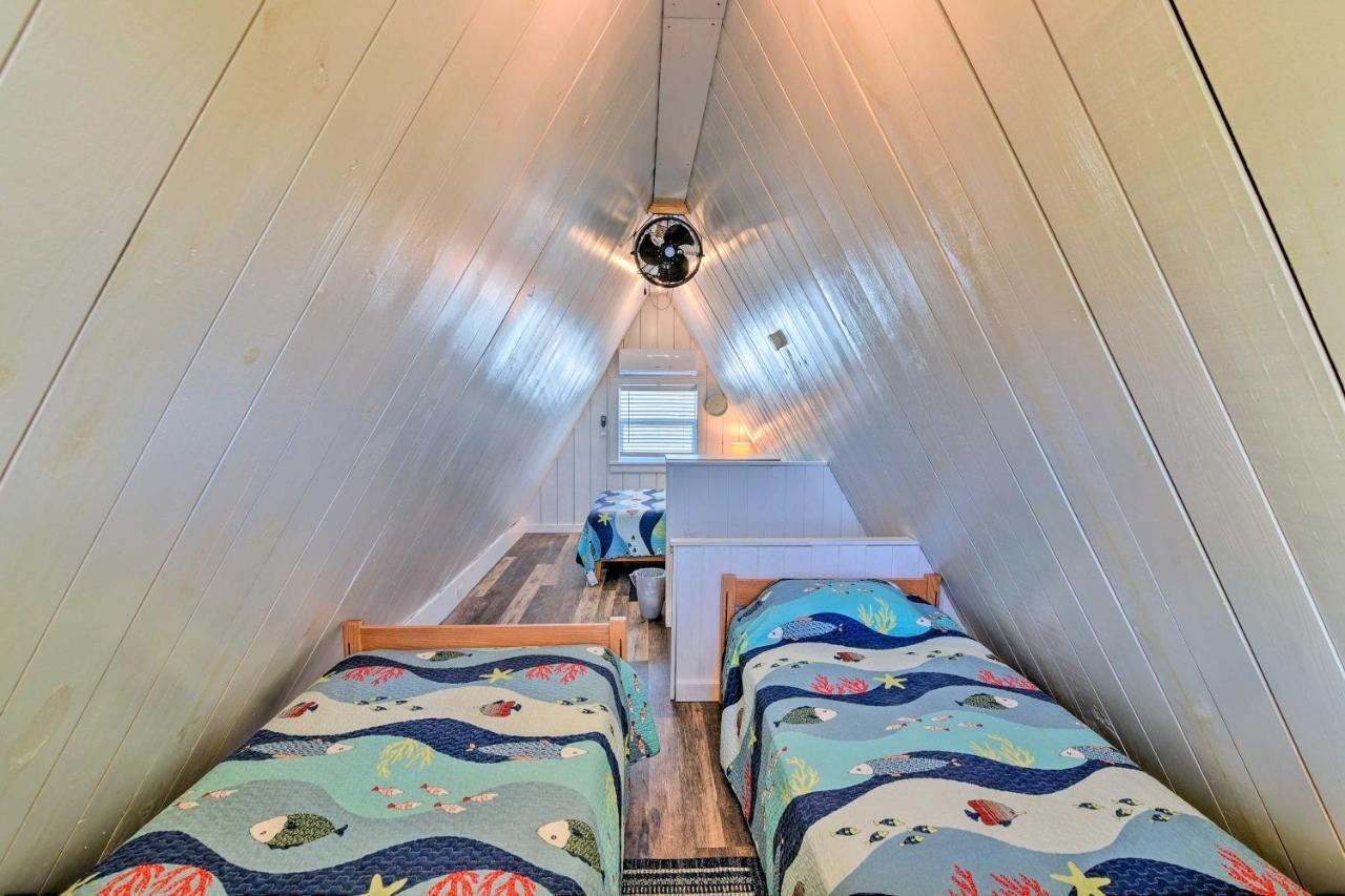A-Frame Home With Deck - 2 Blocks To Surfside Beach! Luaran gambar